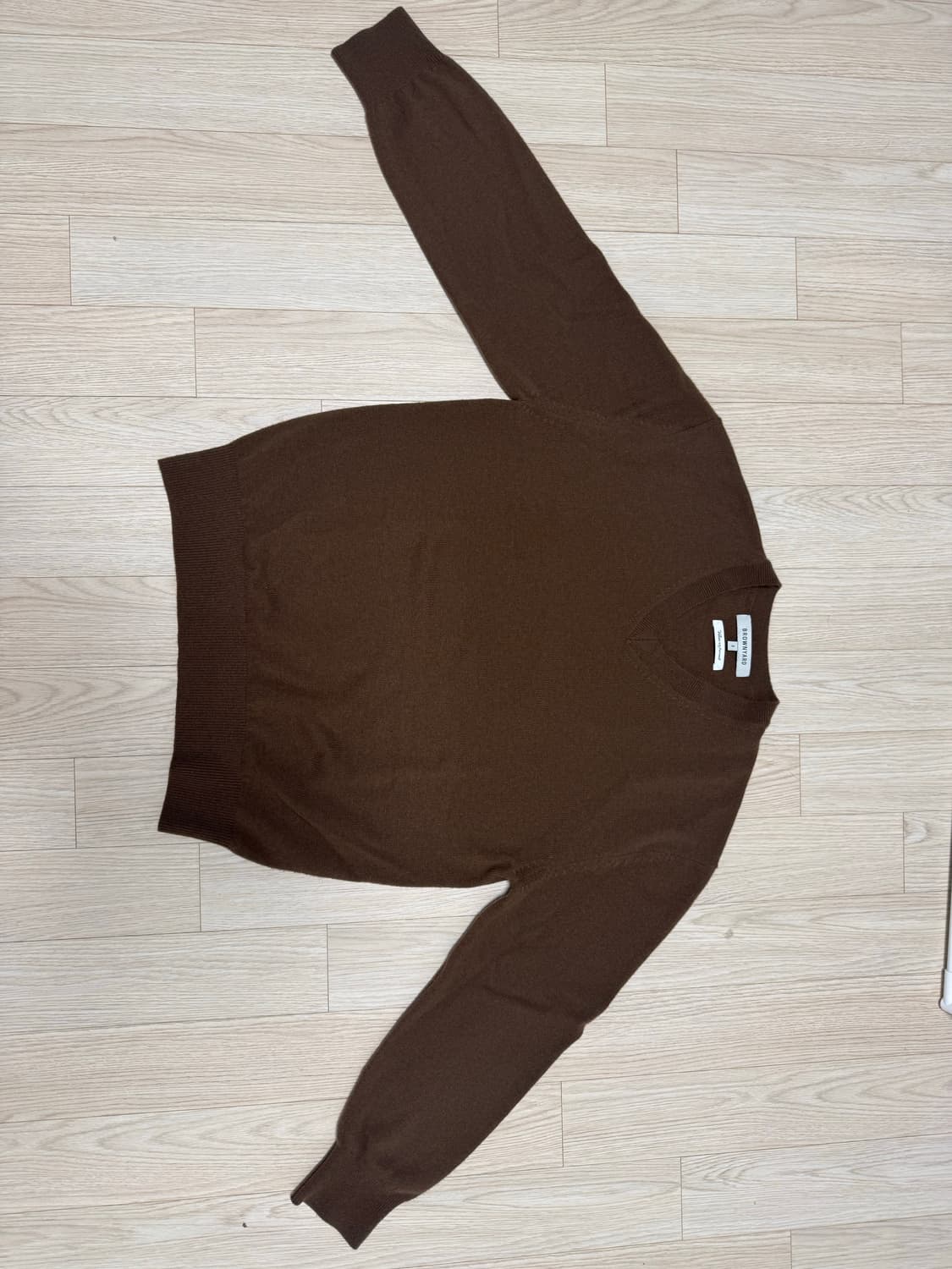 브라운야드 브이넥 브라운 상품이미지1