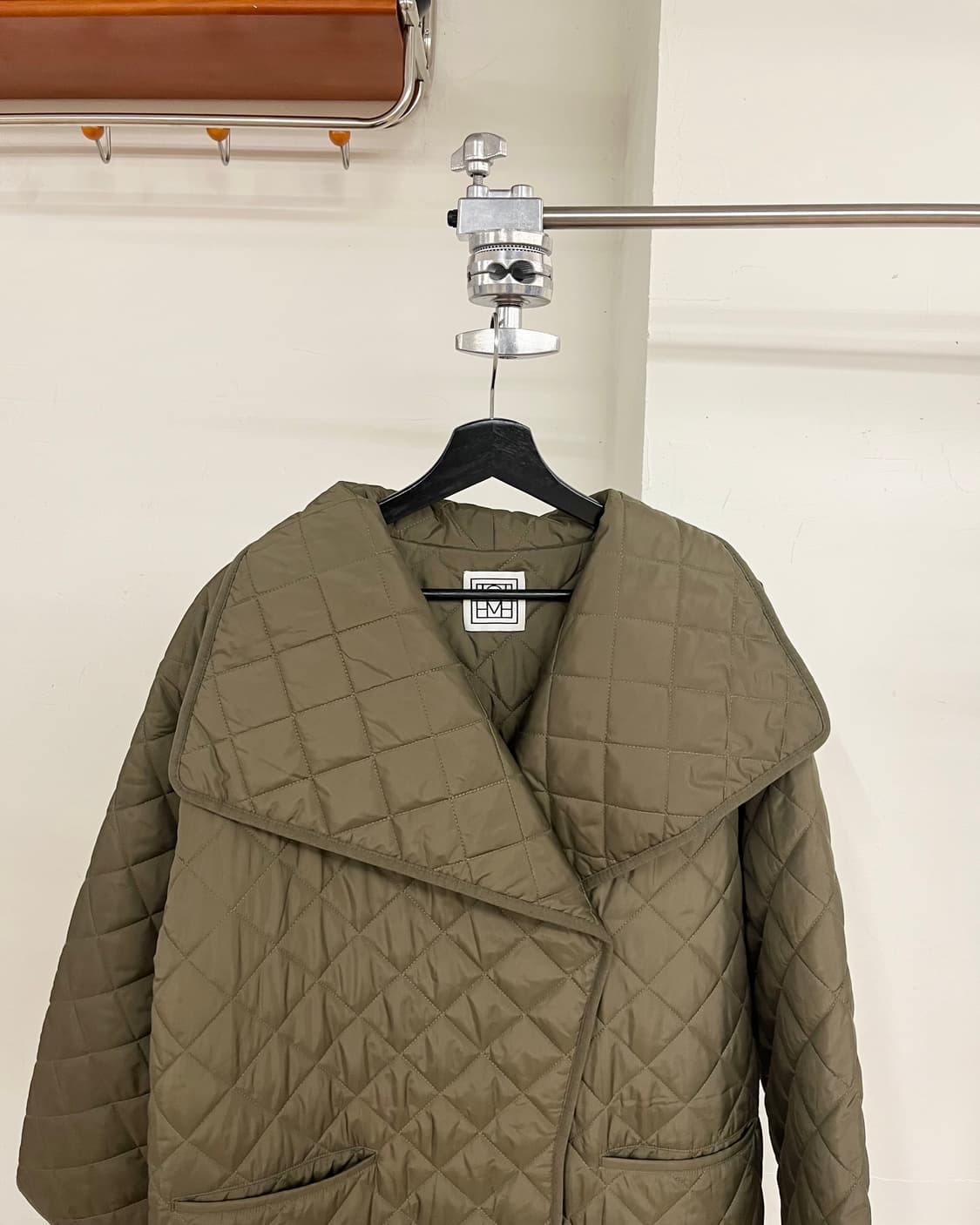 토템 카키 다이아몬드 퀼티드 자켓 상품이미지2