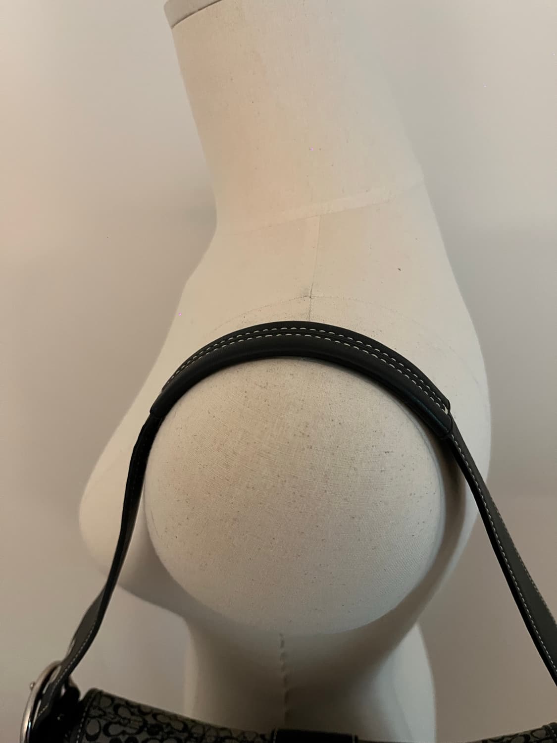 Coach Black Basic Shoulder Bag 상품이미지5