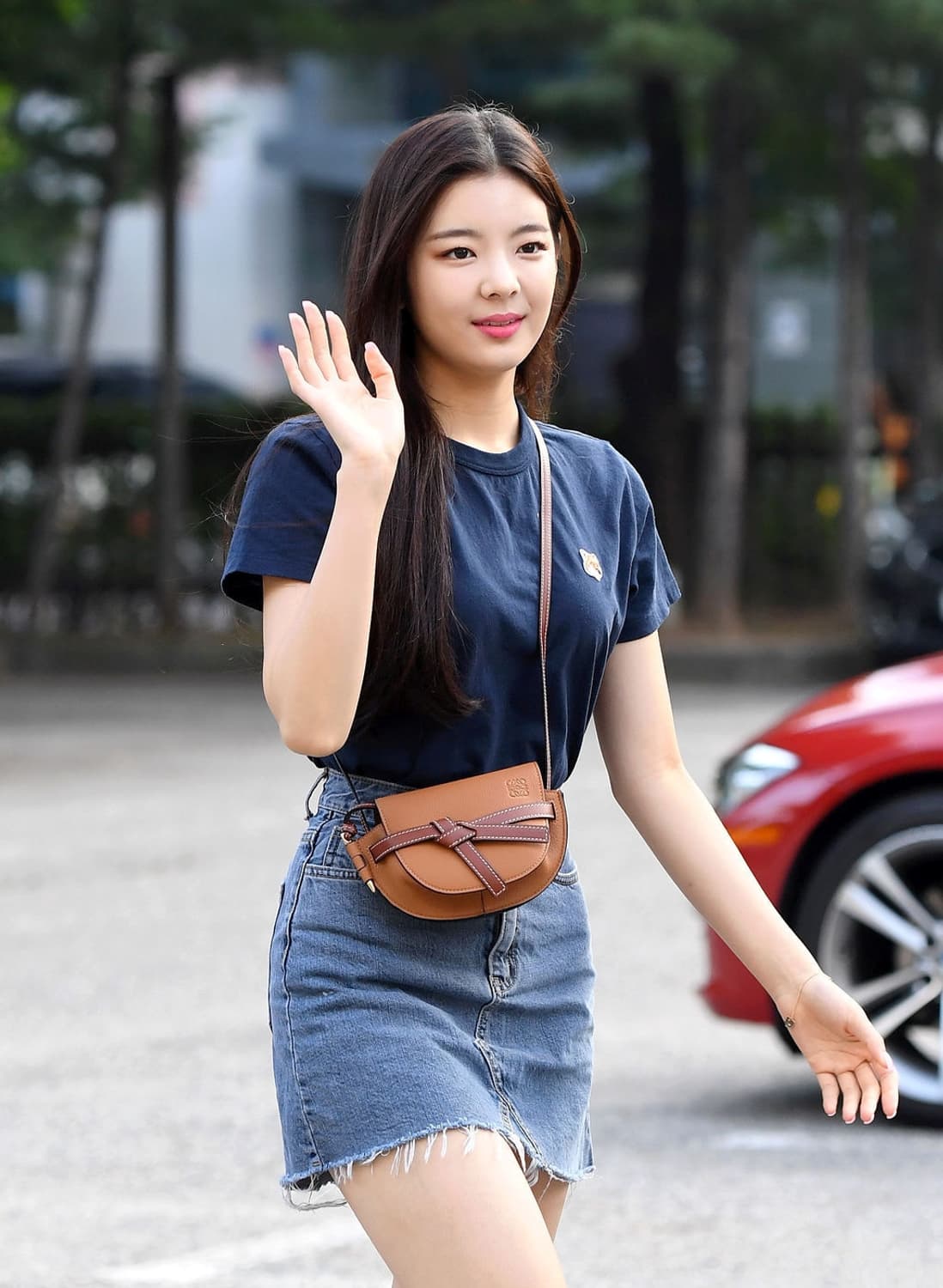 제니 로에베 게이트백 미니 탄 상품이미지6