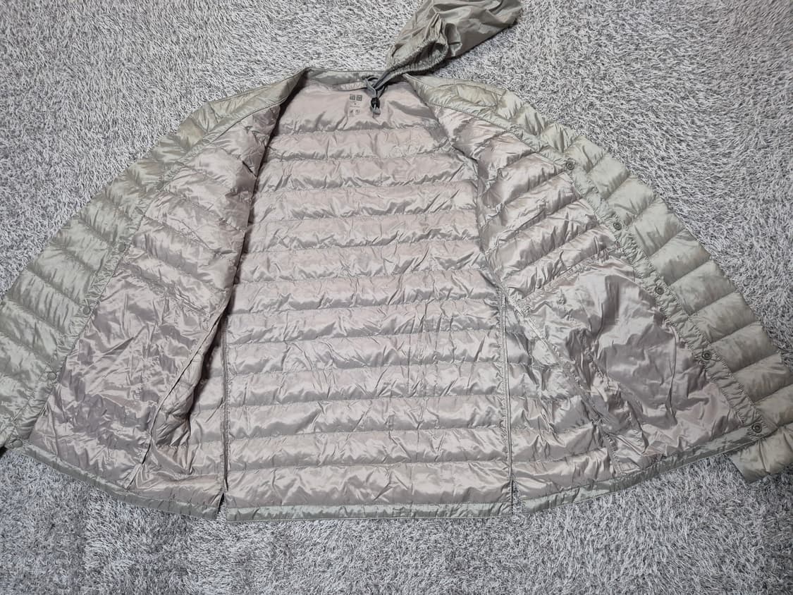 유니클로 남성 브이넥 경량 다운 패딩 L 상품이미지6