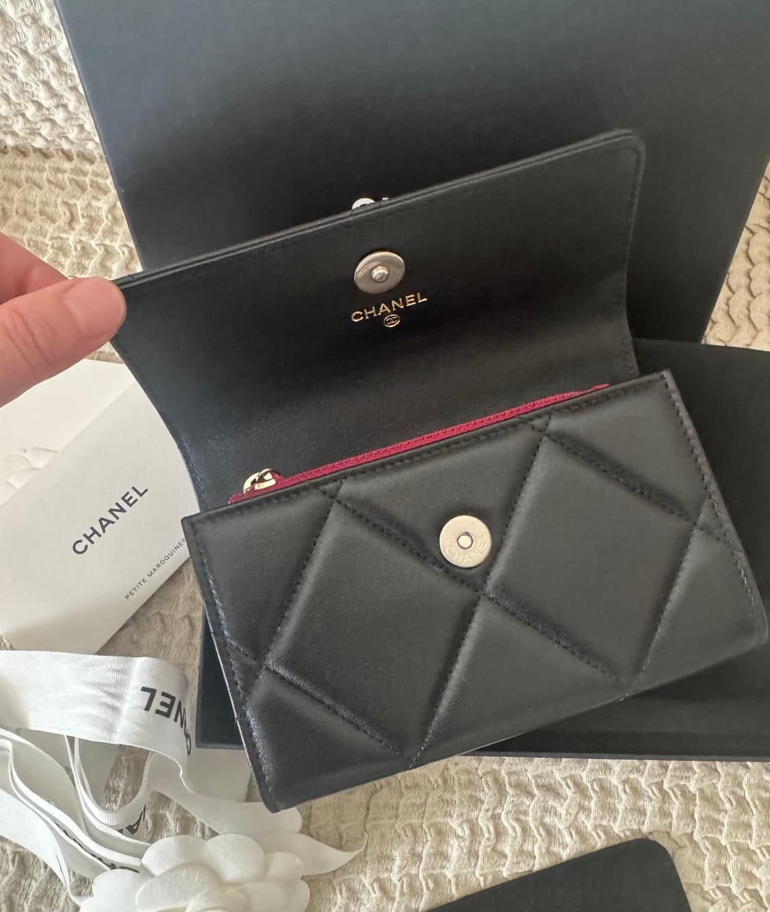 샤넬19 플랩 블랙 중지갑 미사용 새상품 상품이미지9