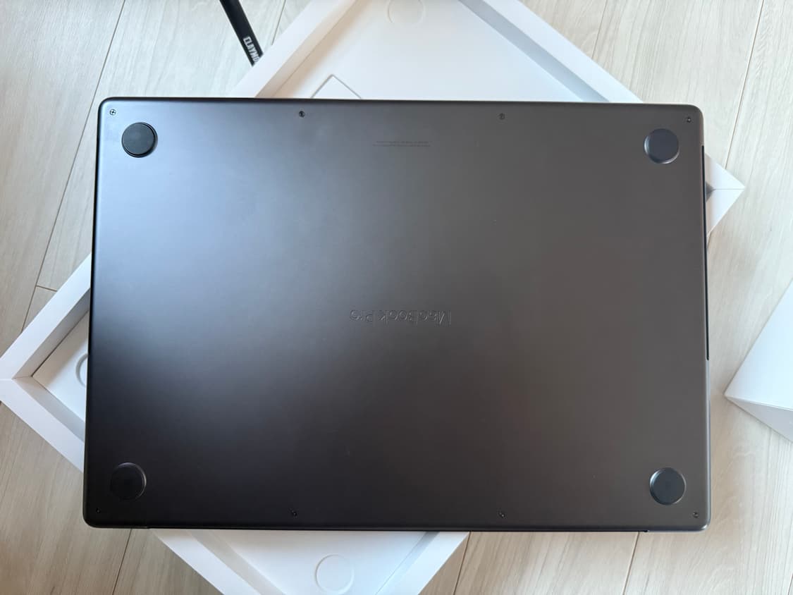 맥북 프로 M3 Pro 16인치 스페이스블랙 1tb 상품이미지2