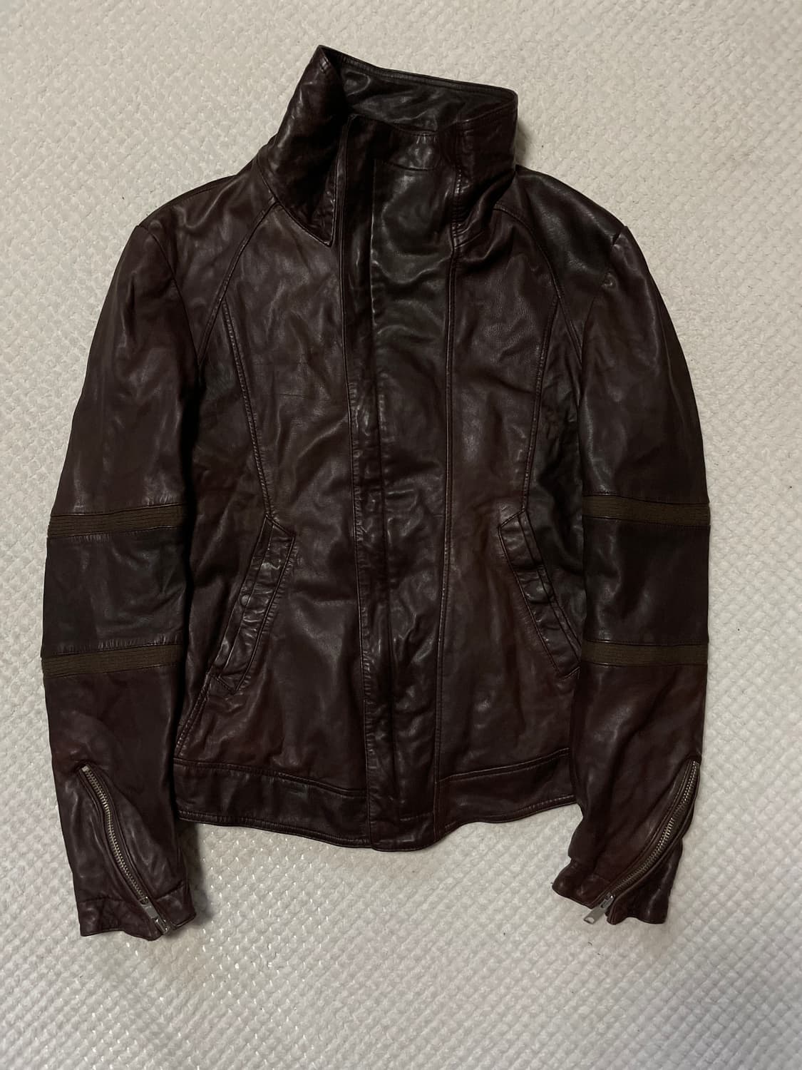 [50] PULF FICTION 램스킨 양가죽 하이넥 사선 절개 레더 상품이미지1