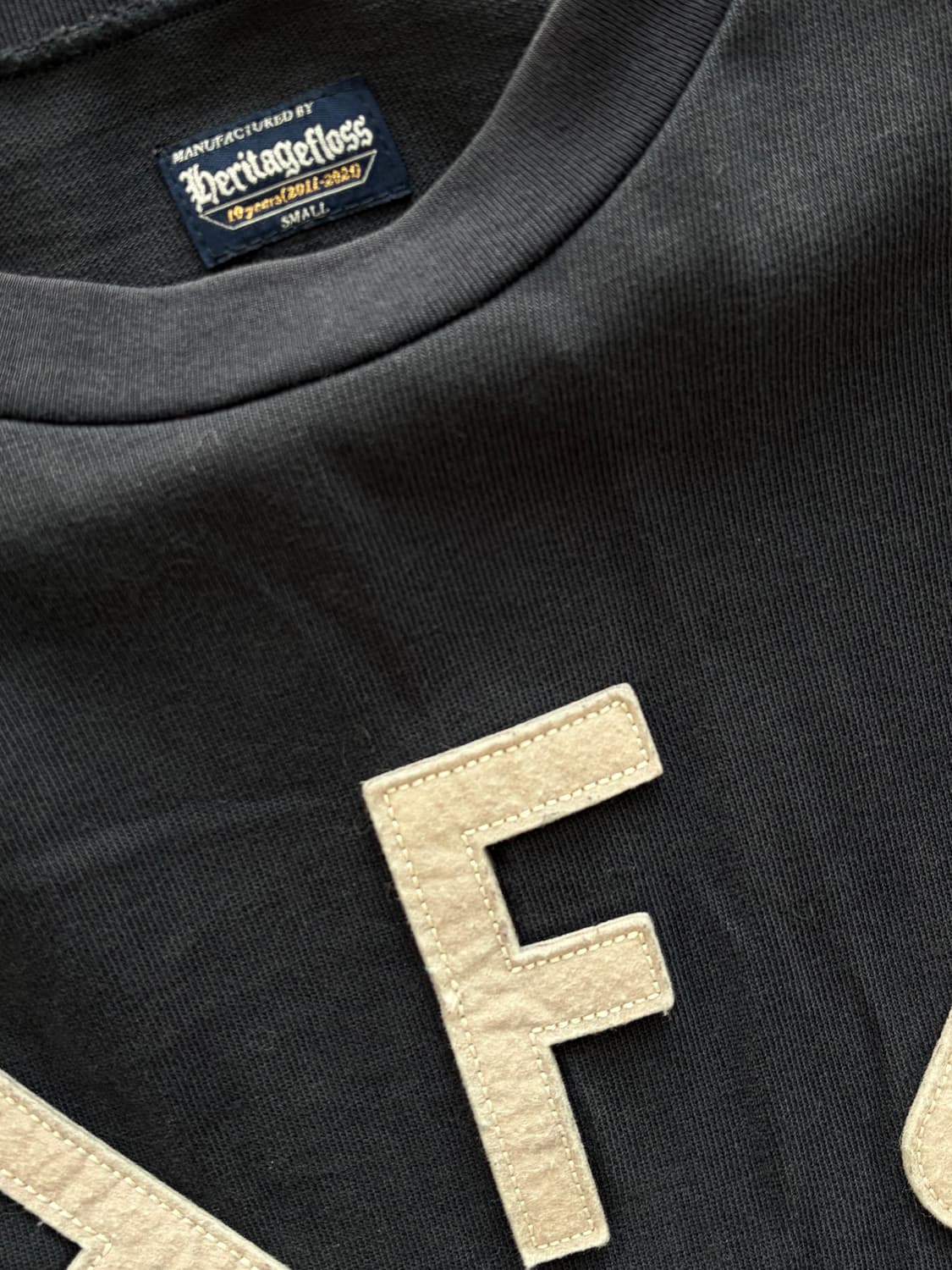 헤리티지 플로스 10주년 HFC 빅로고 맨투맨 상품이미지3