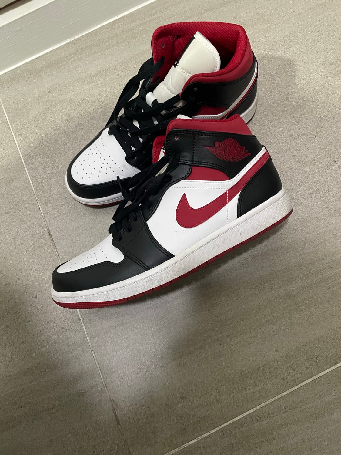 조던1 미드 짐레드 블랙 화이트 상품이미지5