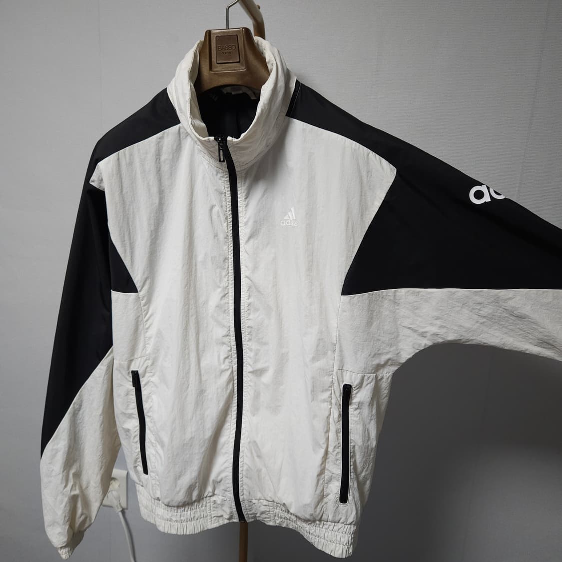 95 ) 아디다스 손흥민 에센셜 우븐 바람막이 상품이미지5