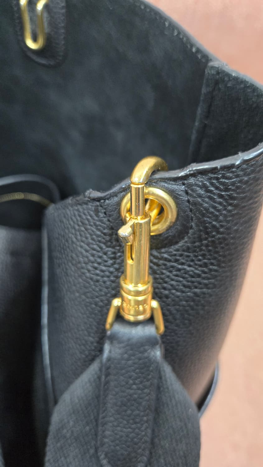 셀린느 정품 소프트 그레인드 카프스킨 상글 스몰 버킷백 블랙 상품이미지10