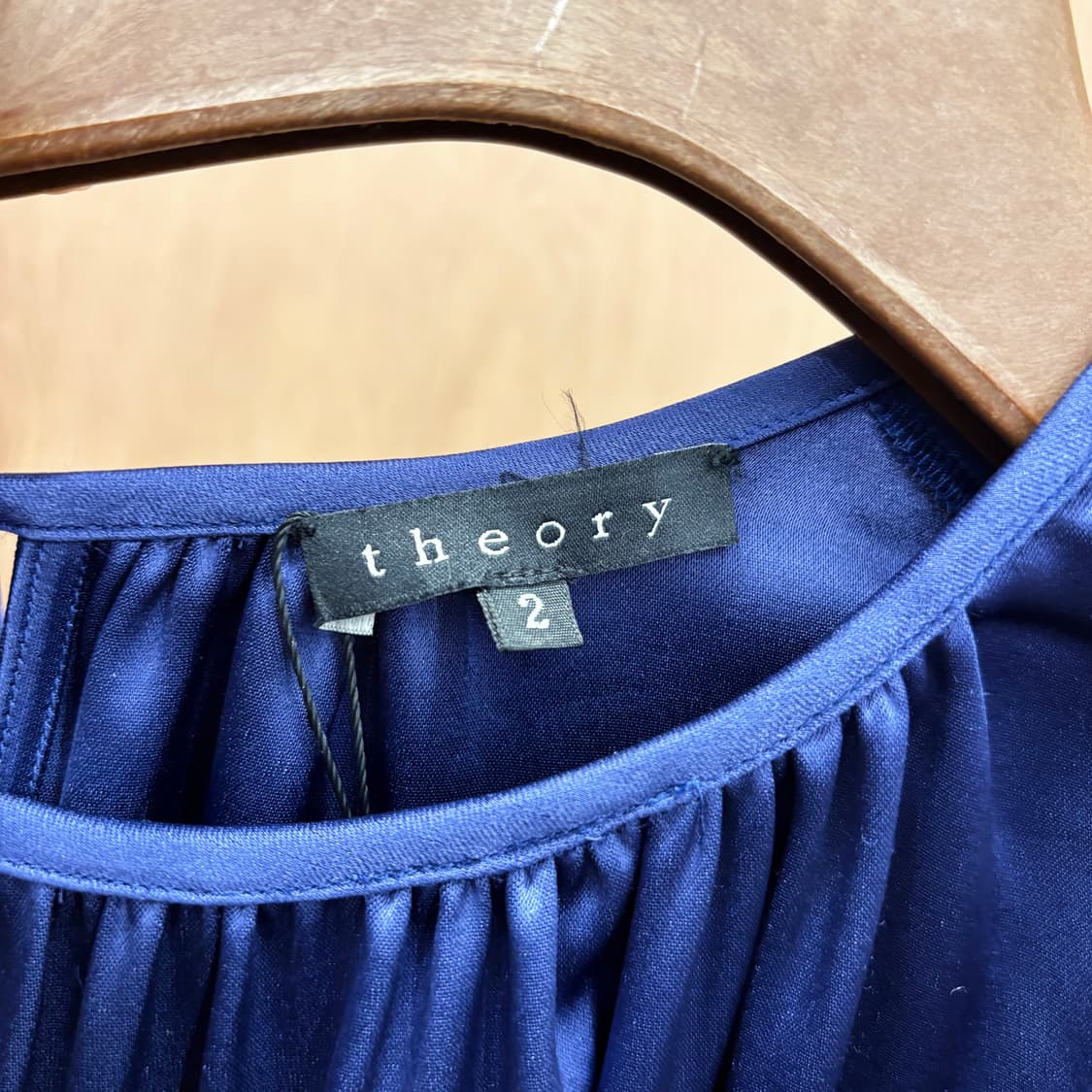 띠어리 캡 슬리브리스 미니 원피스 셔링 드레이프 리본 타이 디테일 블루 상품이미지6