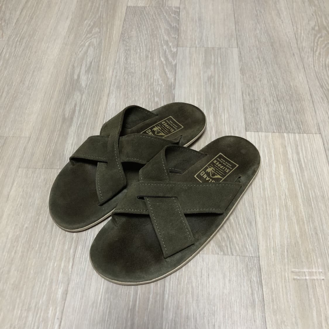 (260) 아일랜드 슬리퍼 스웨이드 슬라이드 올리브 카키 아일랜드260 상품이미지1