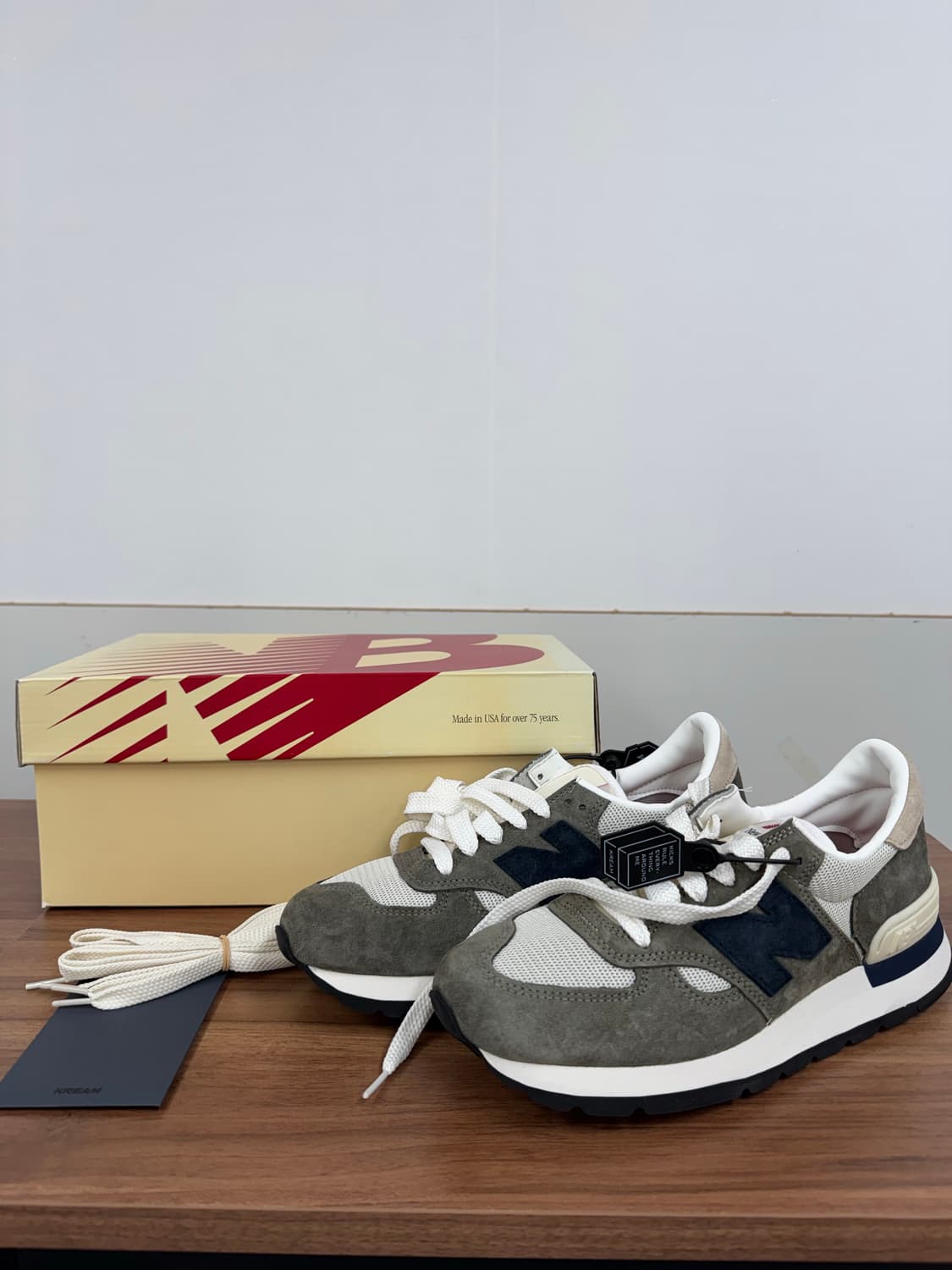 뉴발란스 m990WG1 상품이미지1