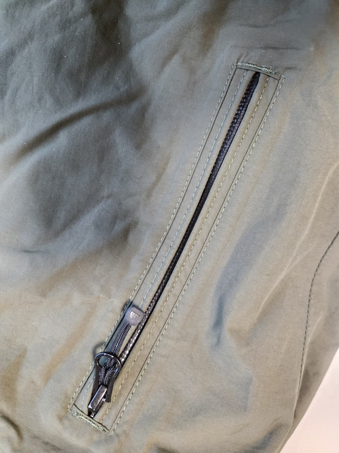 노스페이스 하이벤트 퀄팅 내피 바람막이 야상 자켓 사이즈m

여러 중고사 상품이미지10