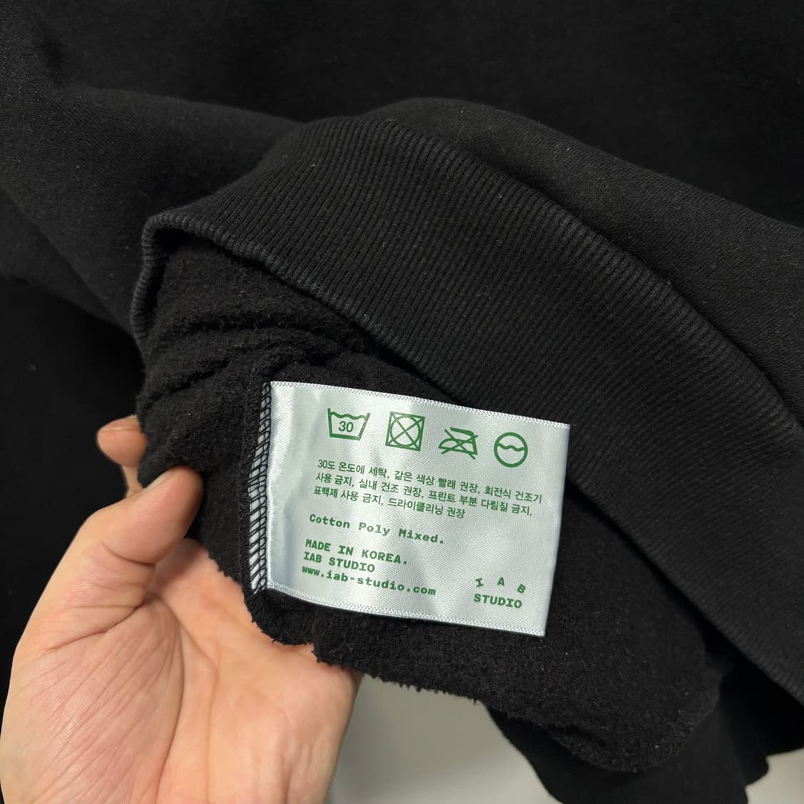 아이앱스튜디오 블랙 하프집업 맨투맨 상품이미지6