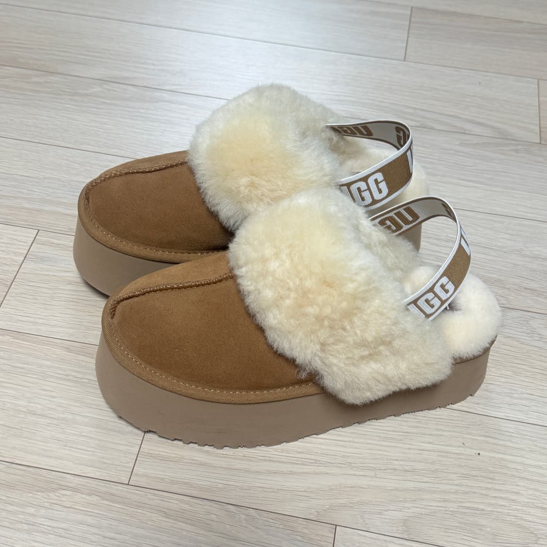 어그 펀케트 슬라이드 체스트넛 7 상품이미지2