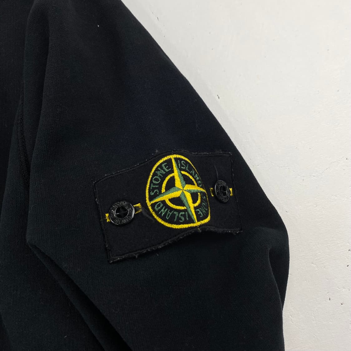 스톤아일랜드 와펜 블랙 맨투맨 (110) 상품이미지2