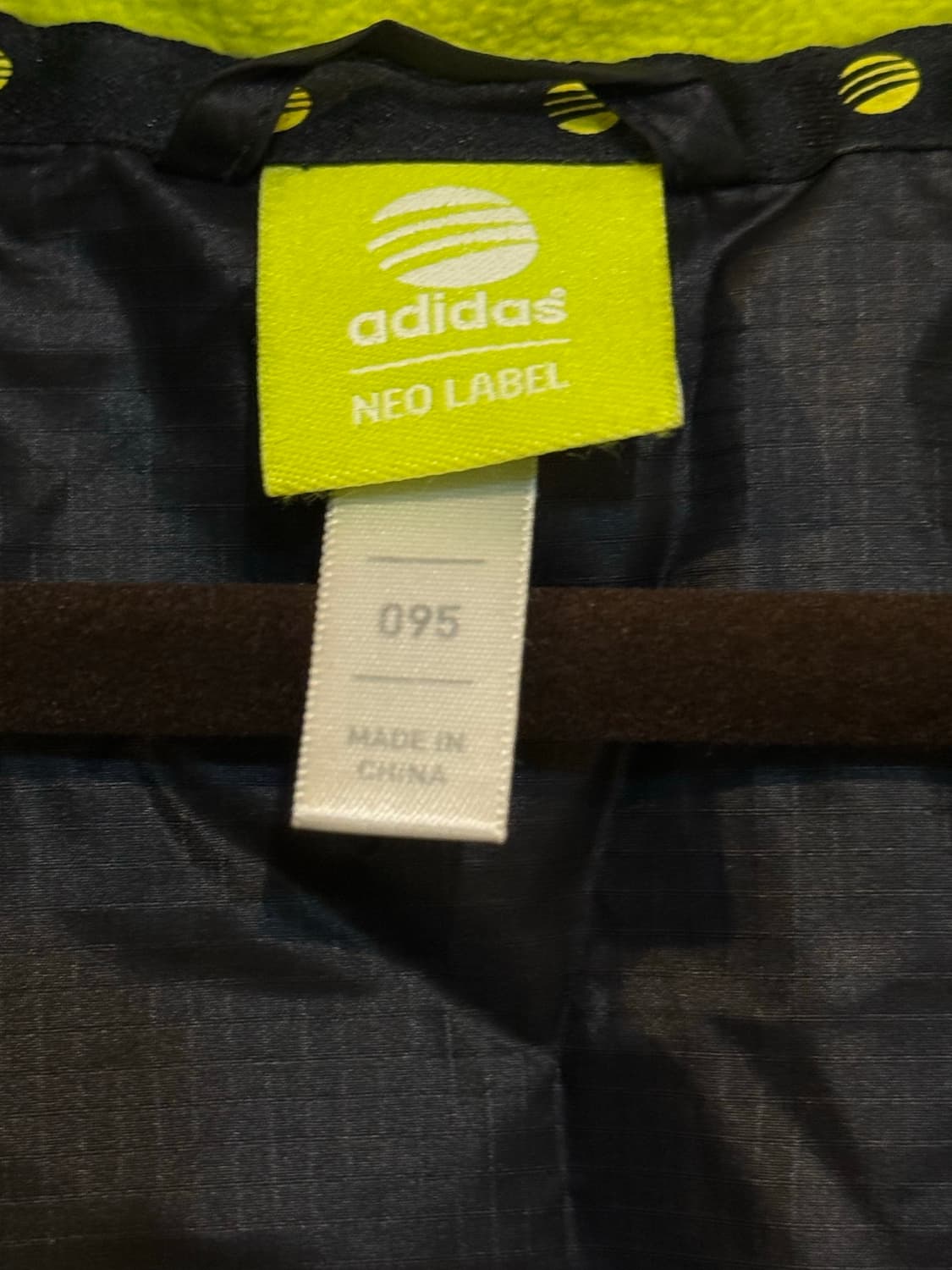 아디다스 네오 레이블 형광 빅로고 다운패딩 95 / 택포 상품이미지3
