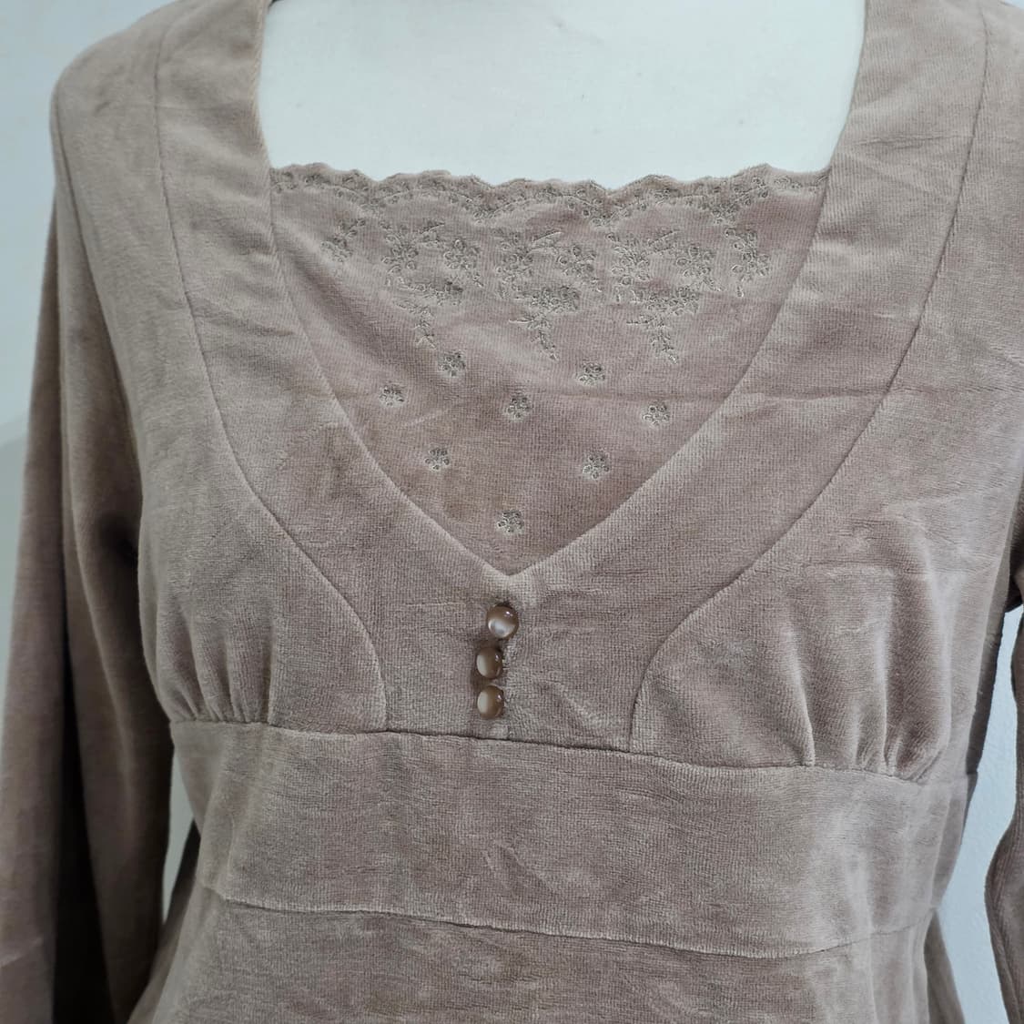 브라운 라떼갸루모리걸st 벨벳 블라우스 상품이미지2