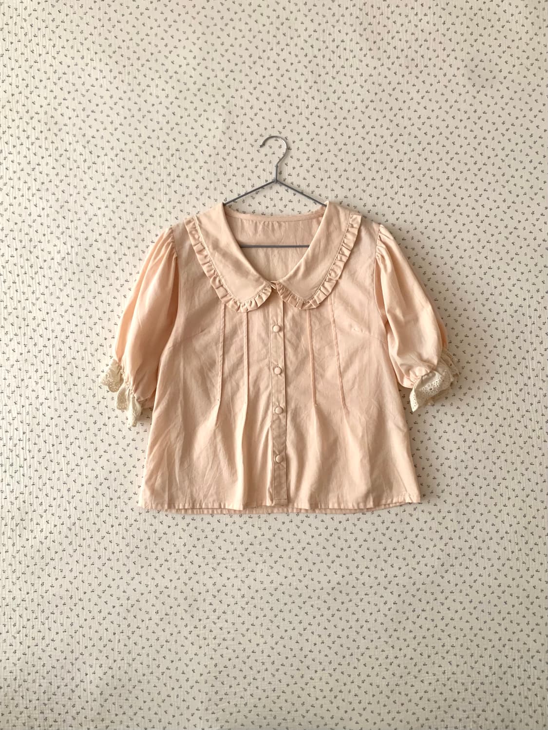 복숭아살구 둥근카라 프릴 핀턱 퍼프 블라우스 상품이미지5