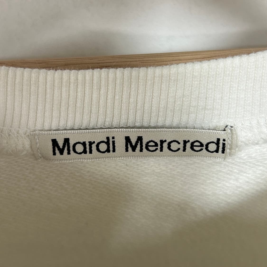 마르디 메크르디 플라워 화이트 맨투맨 상품이미지5