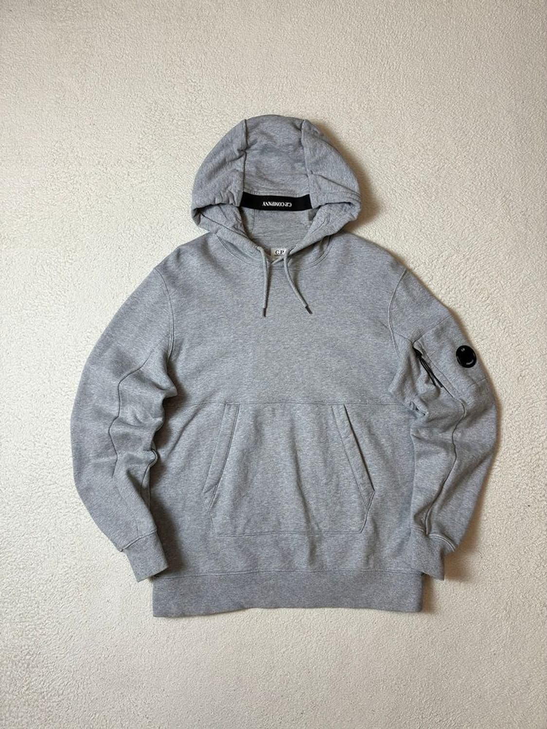 cp컴퍼니 시그니처 렌즈 로고 후드티 PN7401 상품이미지1