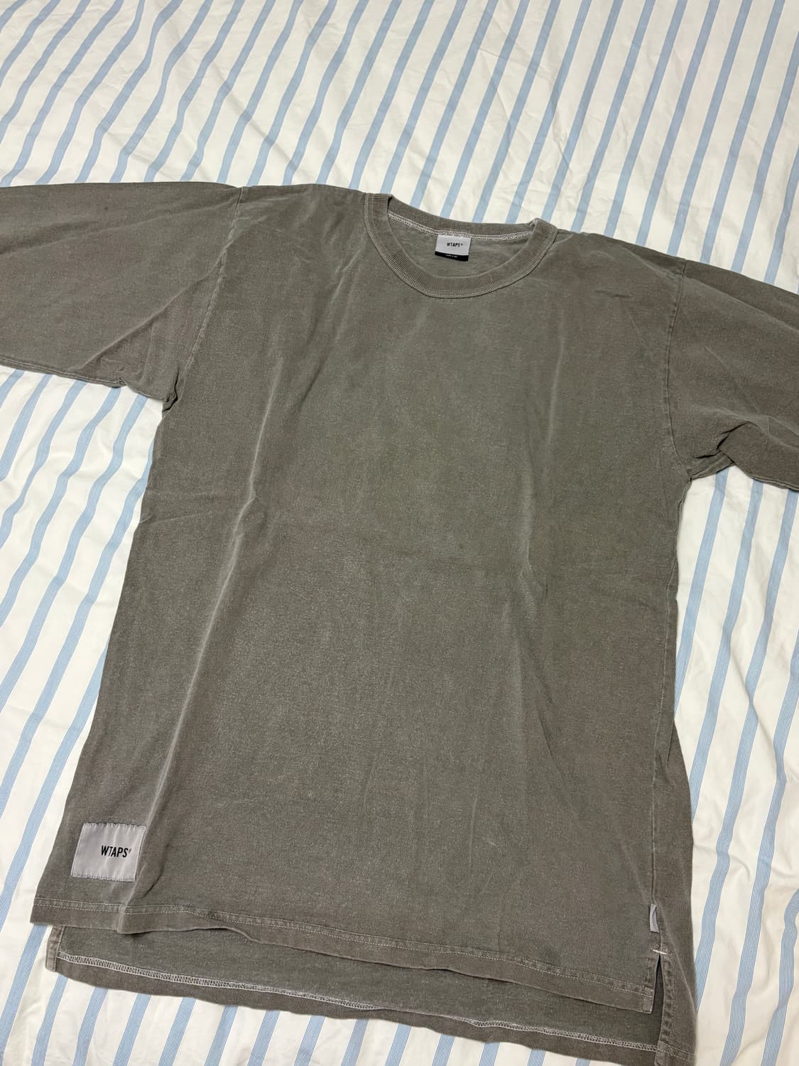 더블탭스 디자인 롱슬리브 상품이미지1