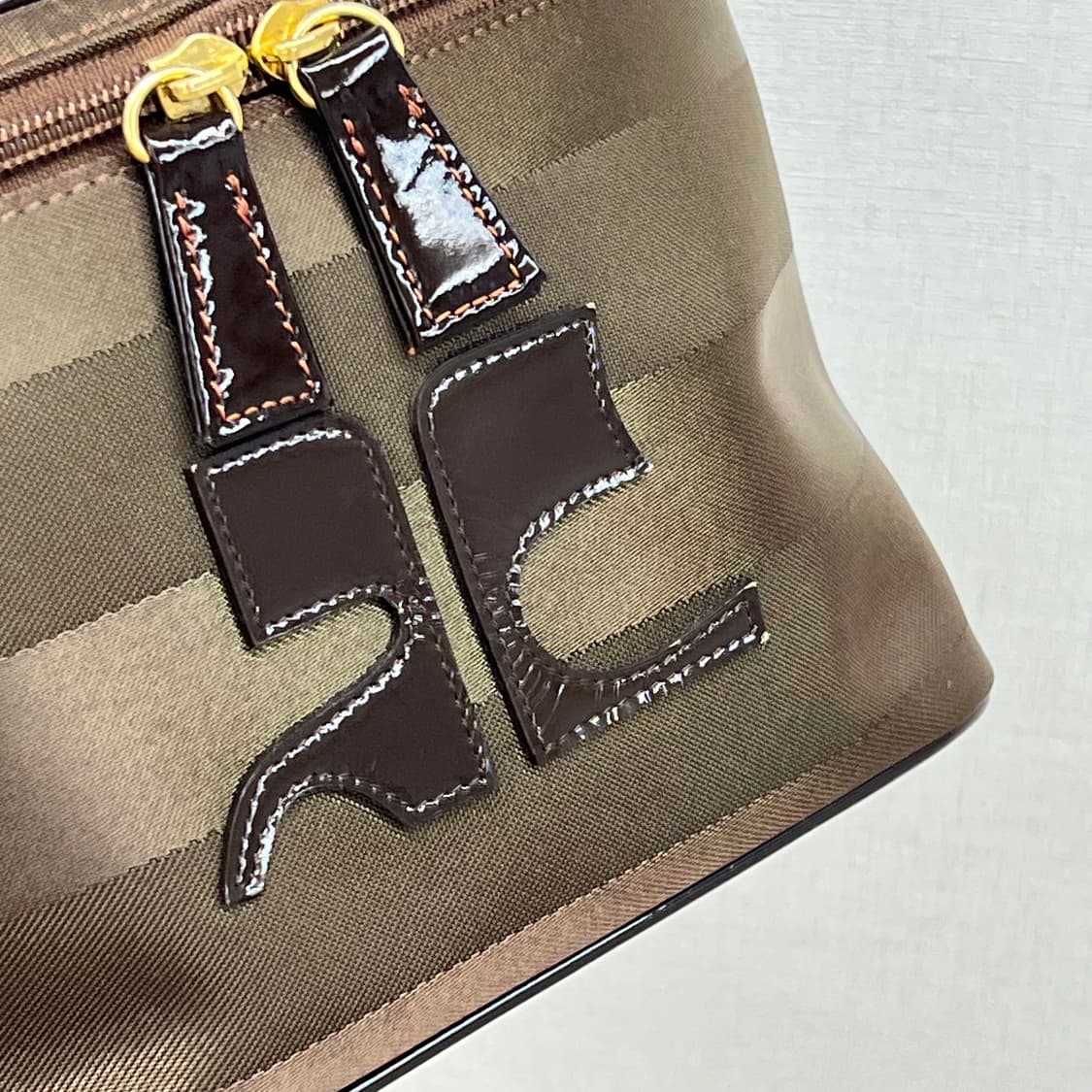 꾸레쥬 카키브라운 배니티 코스메틱백 상품이미지4