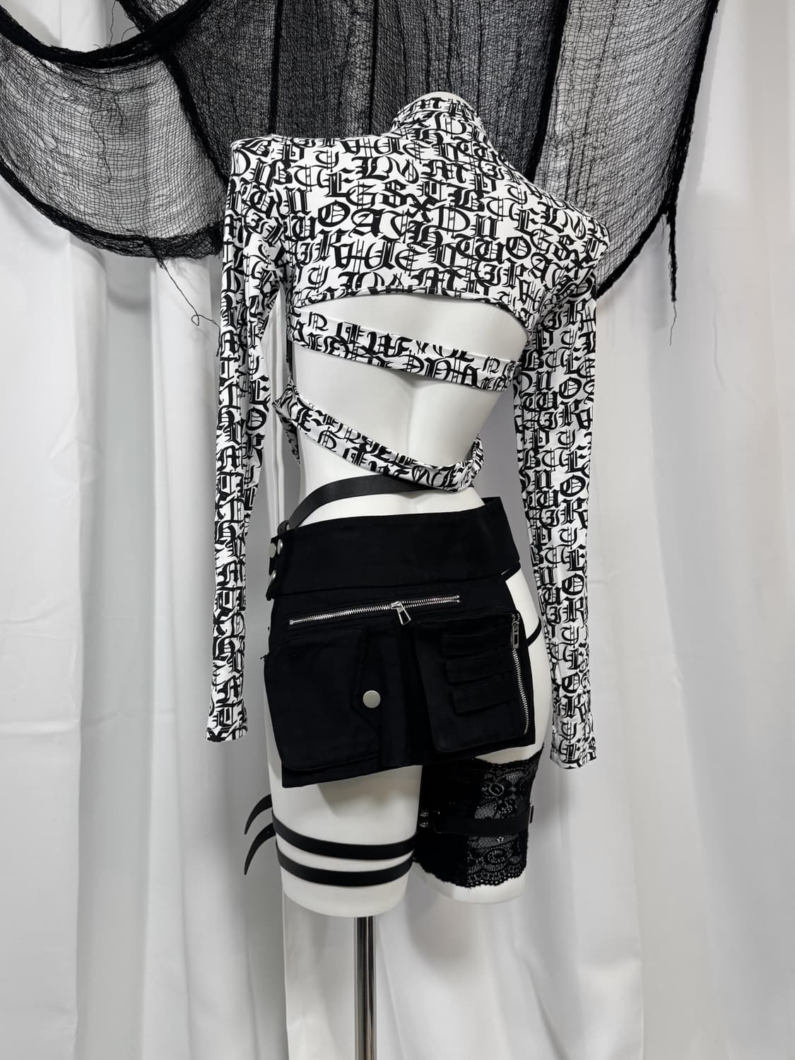 lettering detail turtlenck 상품이미지1