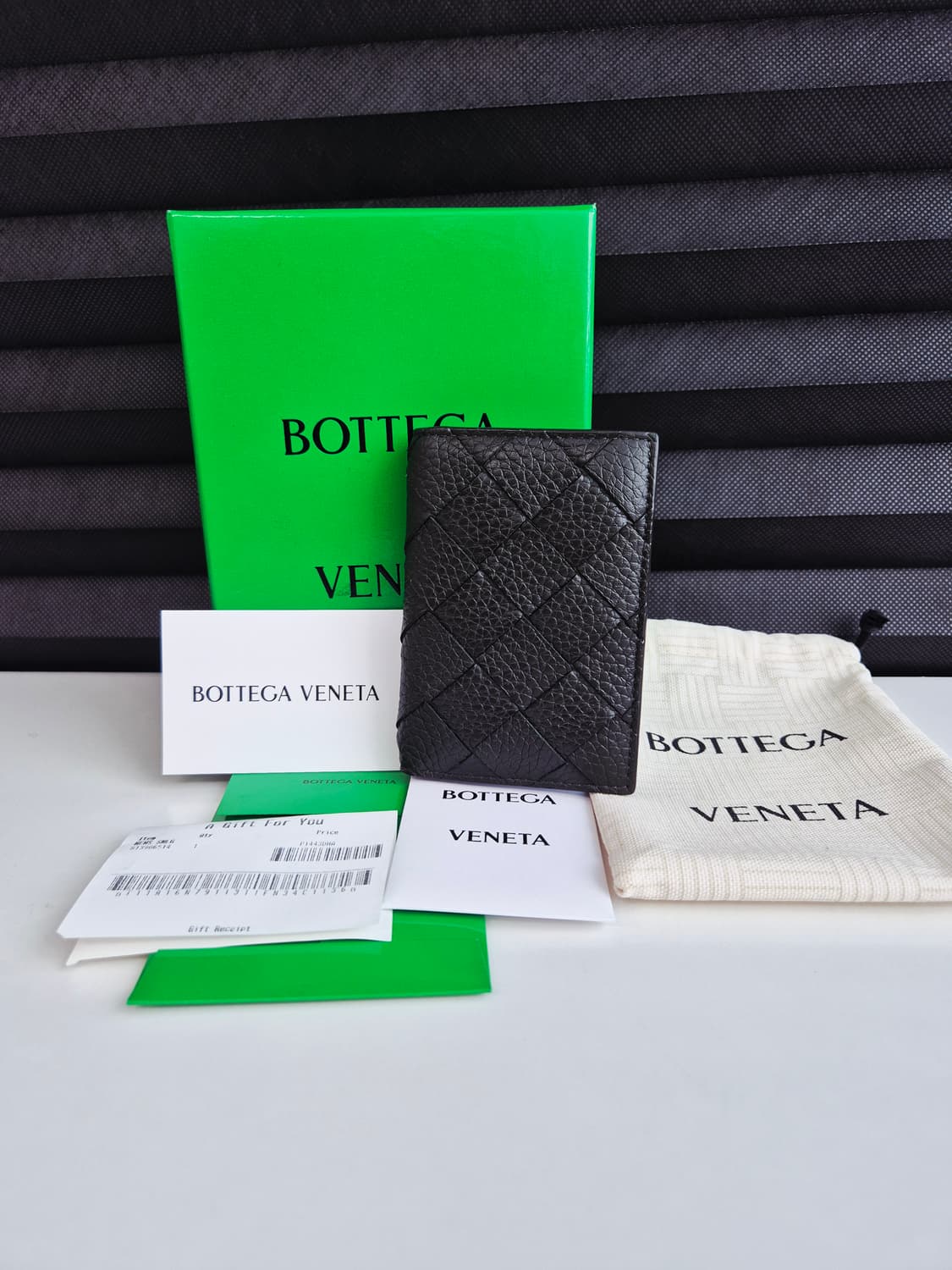 보테가베네타 안트레치아토 플랩 카드지갑 다크 그레이 상품이미지1