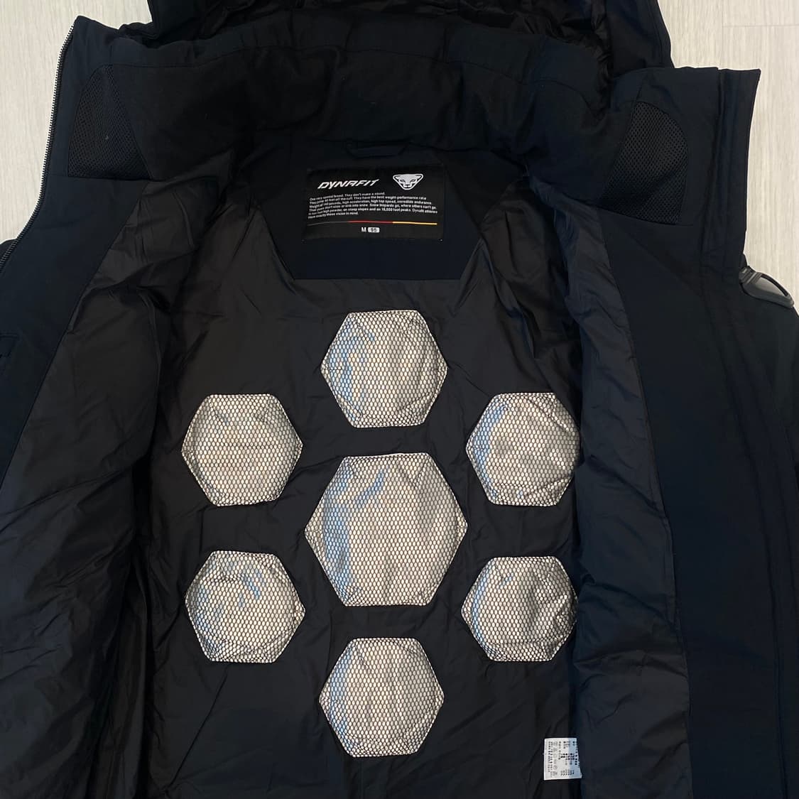 다이나핏 카본 비스트 미들 구스 다운 패딩 M 블랙 상품이미지6