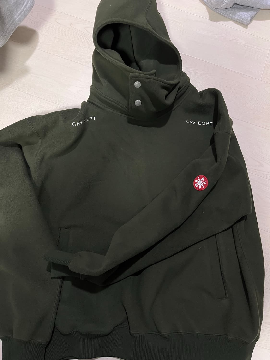 카브엠트 24fw 넥 스냅 플리스 후드 상품이미지1