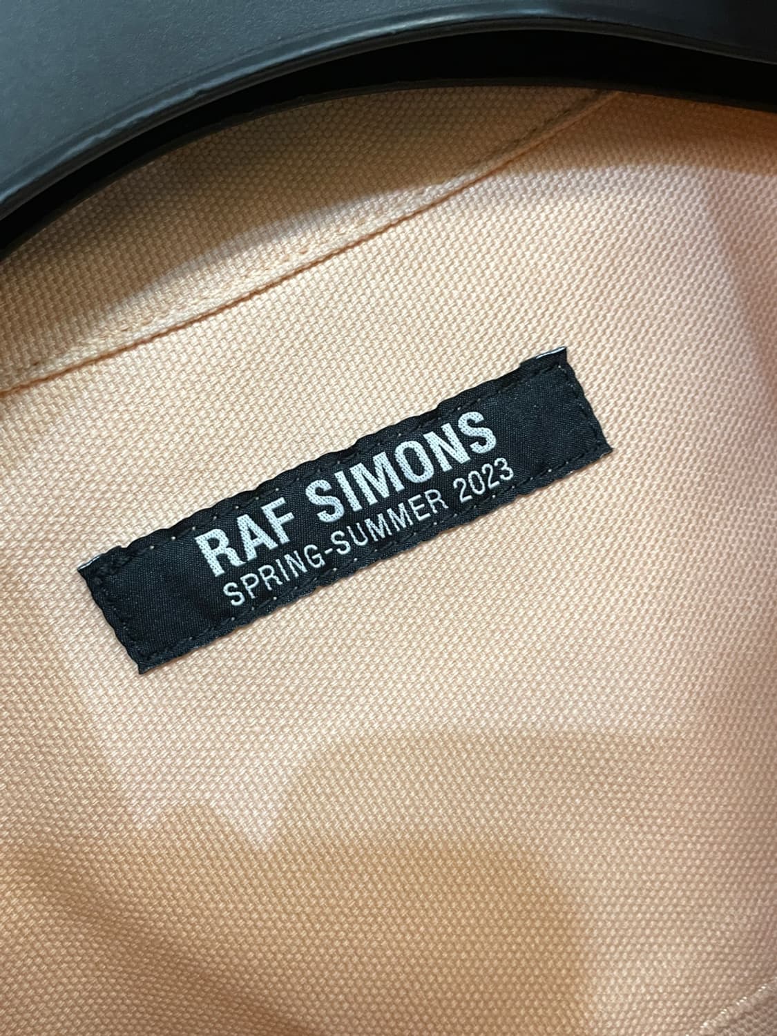 라프시몬스 레더 패치 오버사이즈 데님 셔츠  상품이미지7