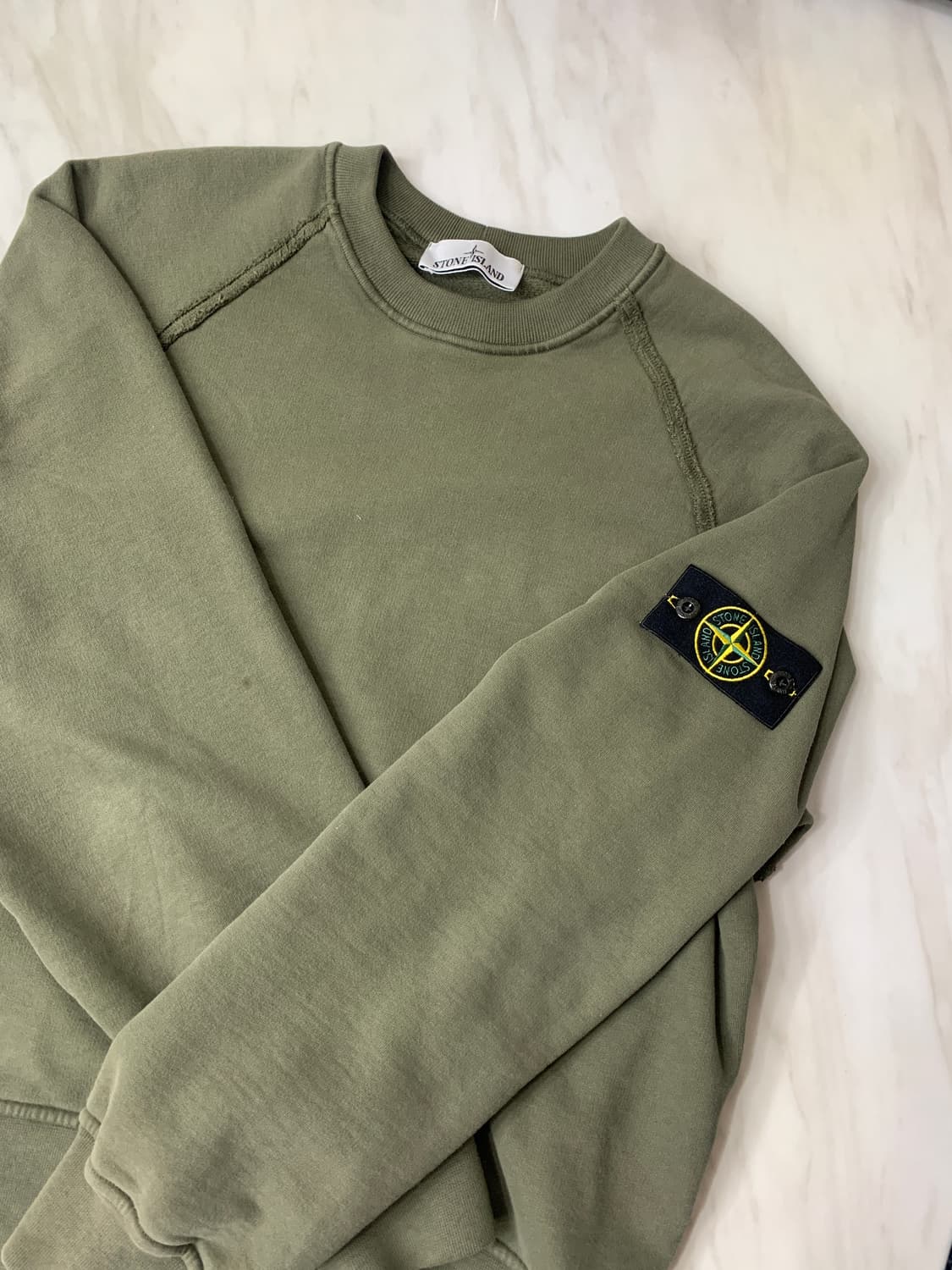 스톤아일랜드 카키 맨투맨 M사이즈 25fw 상품이미지1