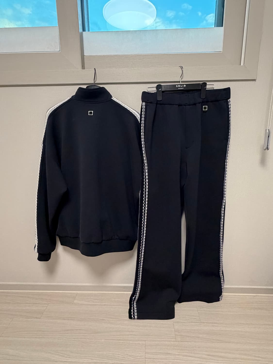 우영미 니트 디테일 트랙 셋업 네이비 상품이미지2