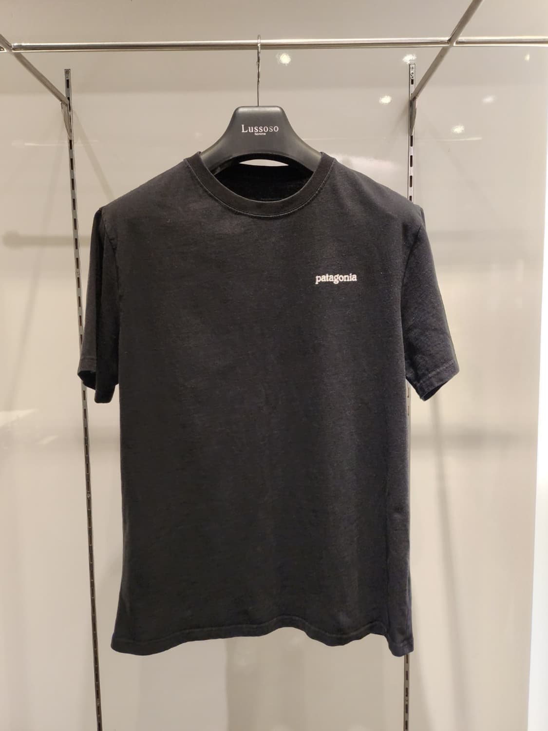 파타고니아 블랙 로고반팔95 상품이미지1