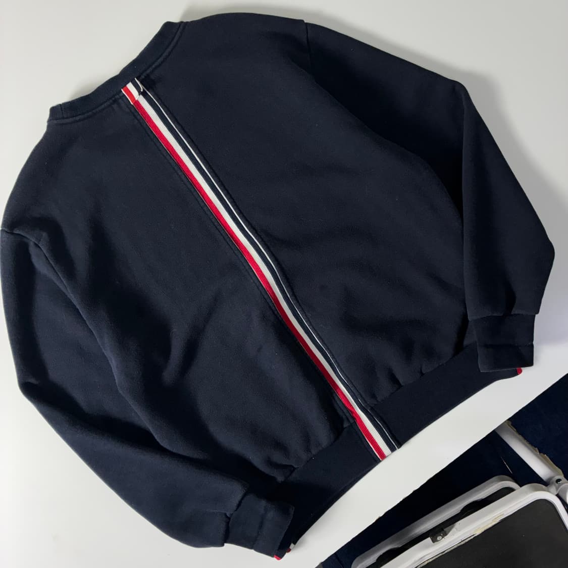 Thom browne  톰브라운 센터백 스트라이프 백삼선 맨투맨 상품이미지3