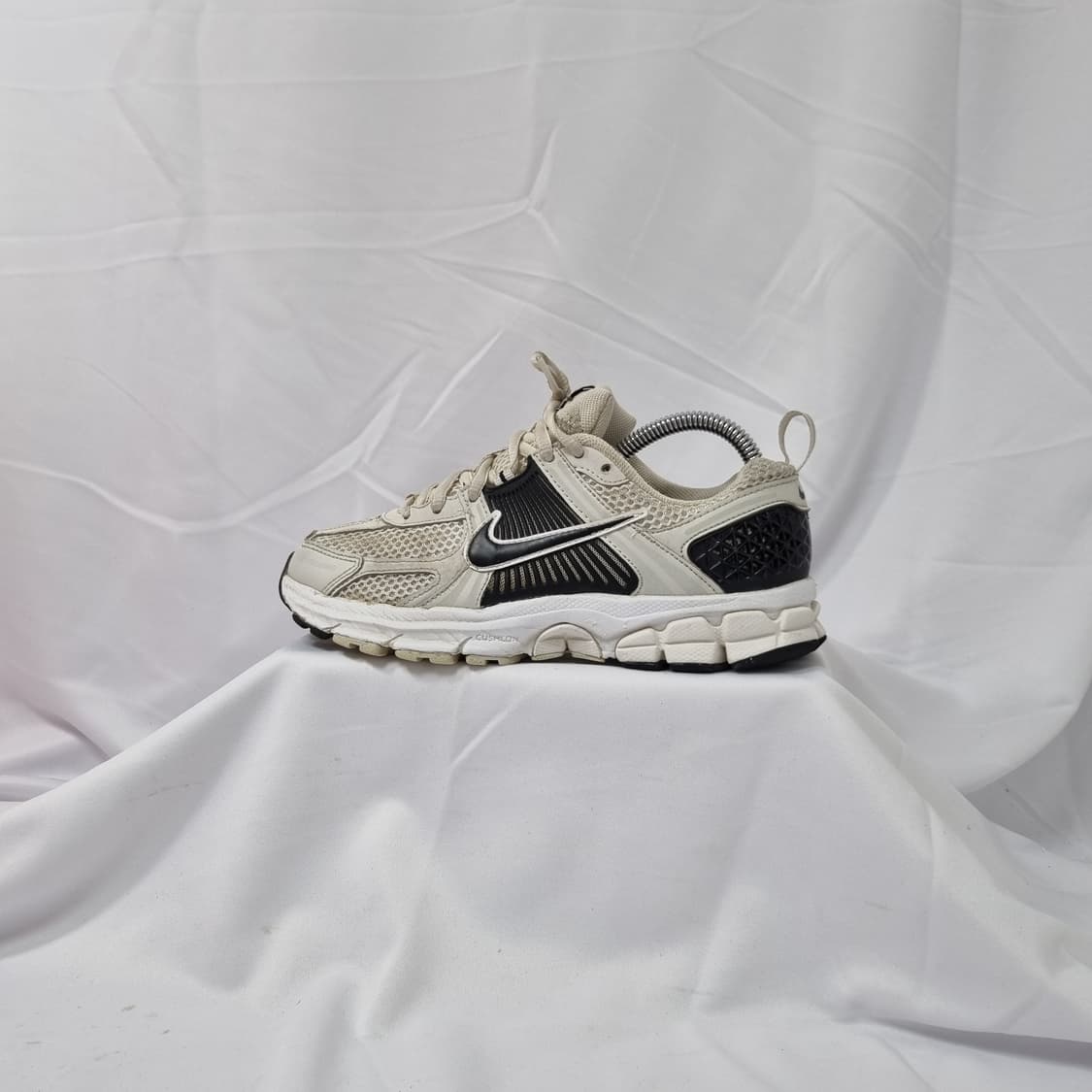 225 나이키 줌 보메로 5 플래티넘 스니커즈 상품이미지1
