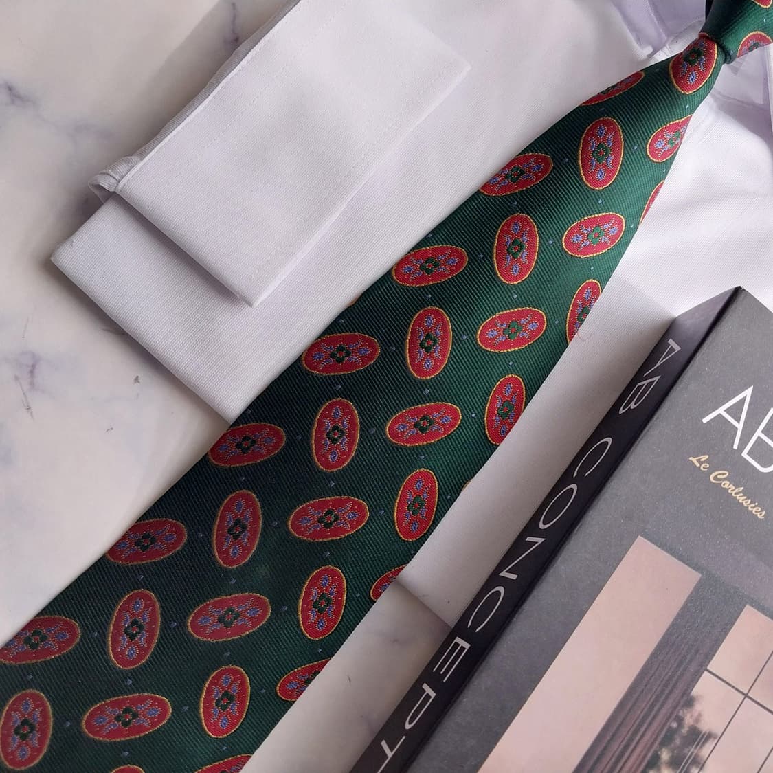 발렌시아가 실크 그린 자카드 패턴 넥타이 9.1cm A등급 K2575
 상품이미지5