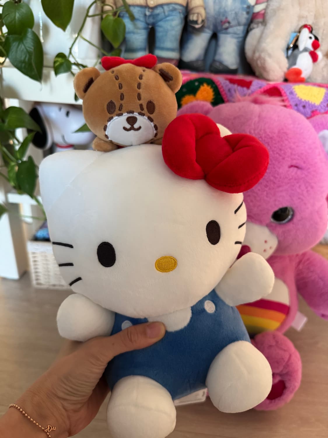 산리오 헬로키티 머리위 곰돌이 시팅 인형 중형 택있음 상품이미지3