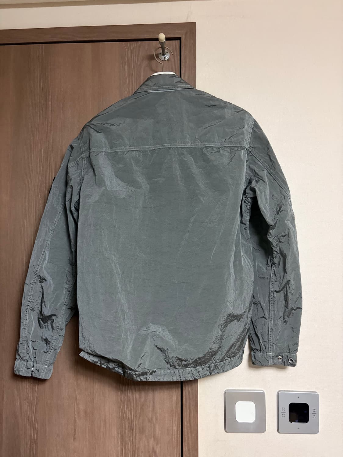 [L]26ss 스톤아일랜드 나일론메탈 오버셔츠 펄그레이 상품이미지4