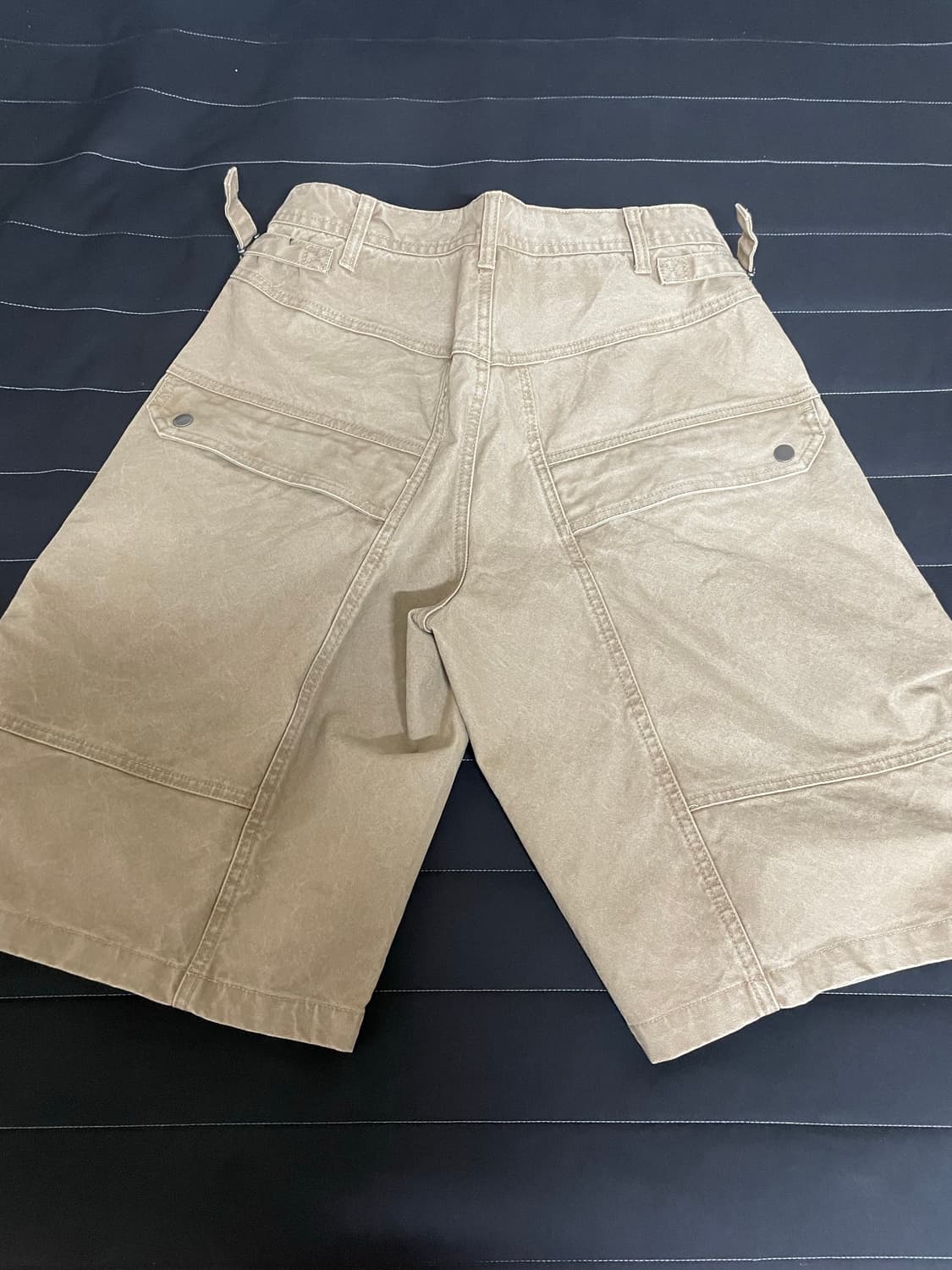 DART BERMUDA SHORTS (BEIGE) 상품이미지3