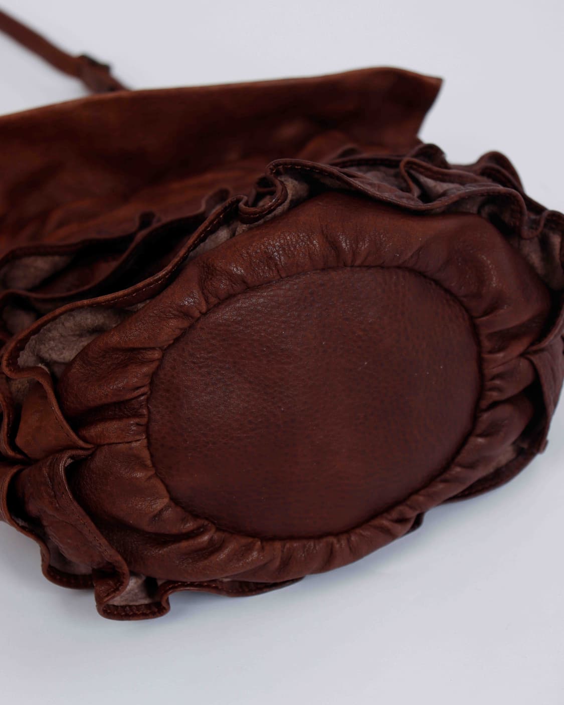 [IBIZA] 브라운 레더 프릴 크로스백 상품이미지5