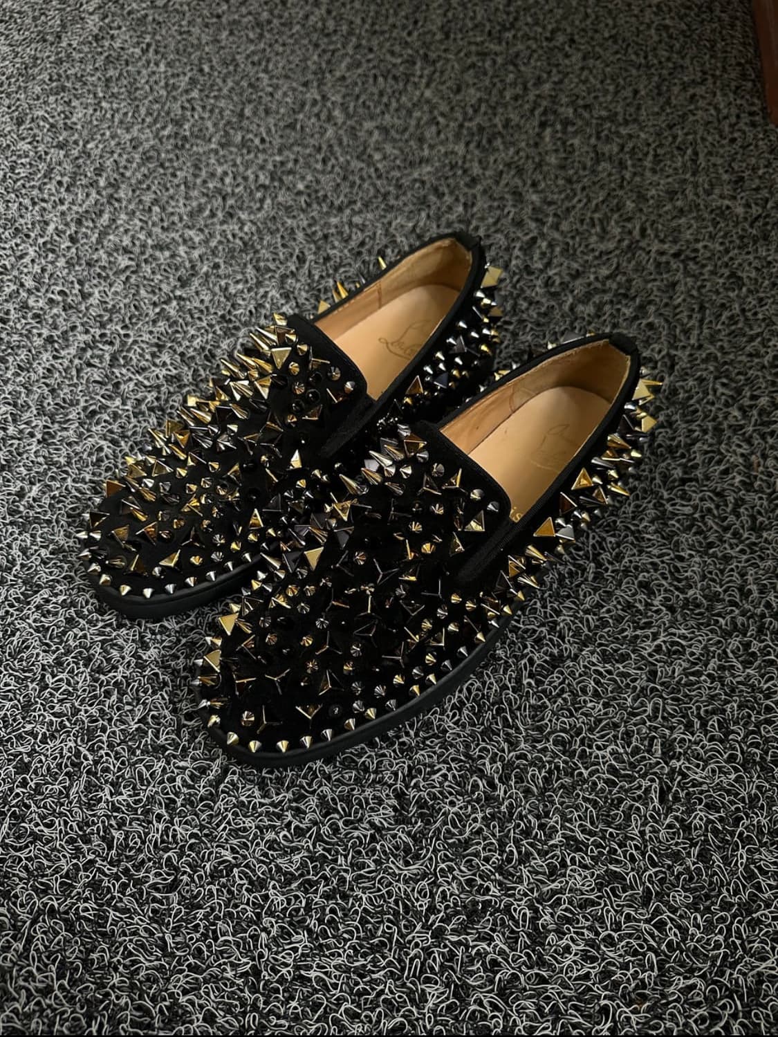 크리스찬 루부탱 스터드 로퍼 블랙 상품이미지1