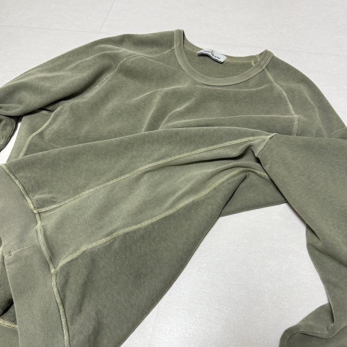 [백화점판, XXL] 스톤아일랜드 롱슬리브 맨투맨 올리브 카키 상품이미지4