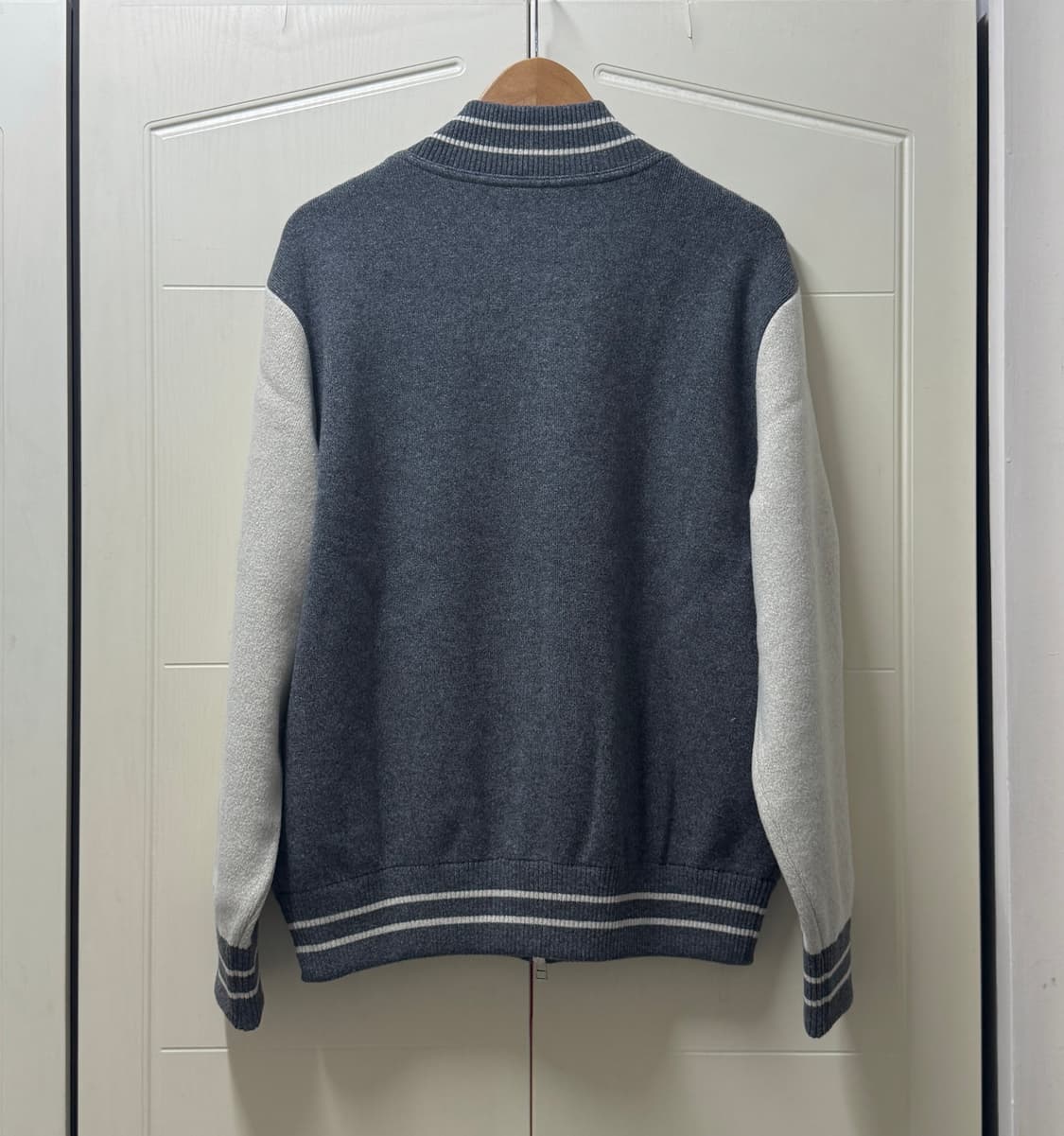 이얼즈어고 24fw 메리노 울 바시티 니트 가디건 팝니다 상품이미지2