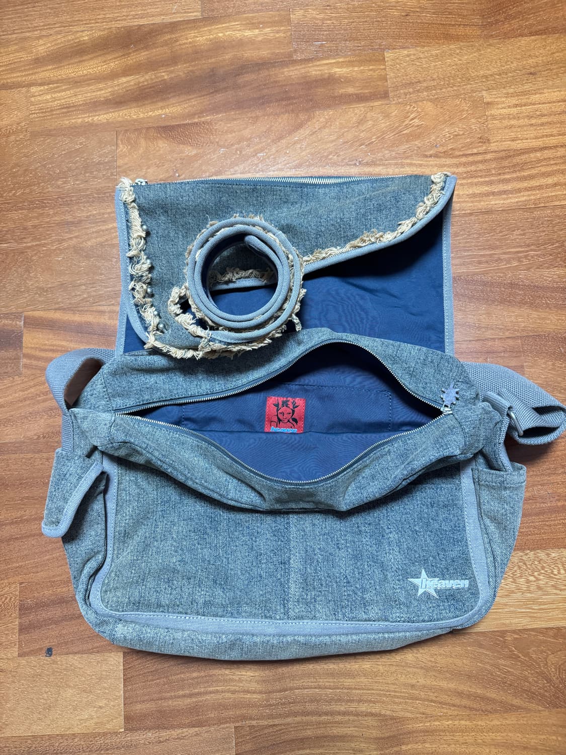 Heaven by Marc Jacobs denim messenger 상품이미지3
