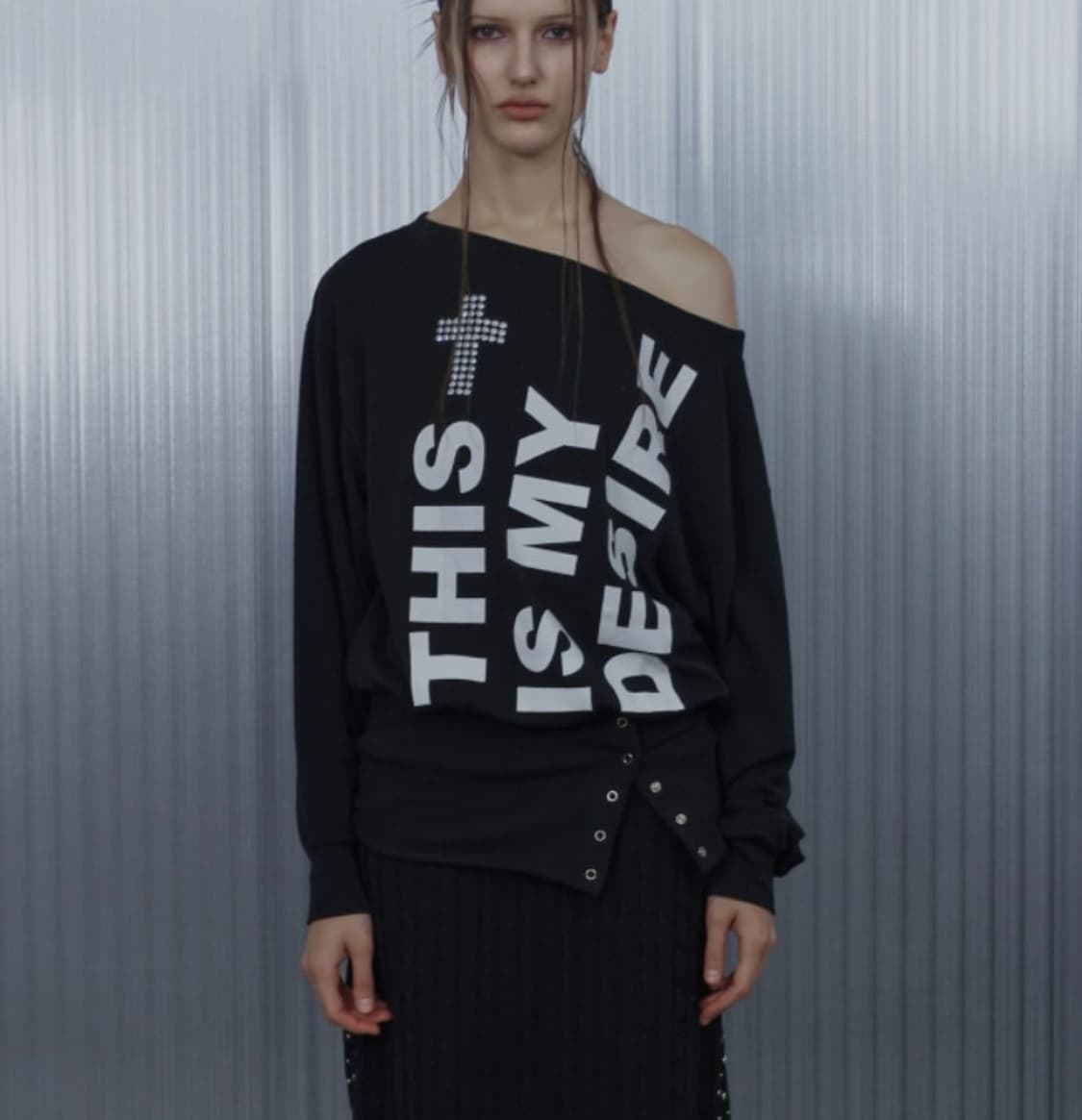 셋업이엑스이 볼드 레터링 루즈 오프숄더 탑  상품이미지1