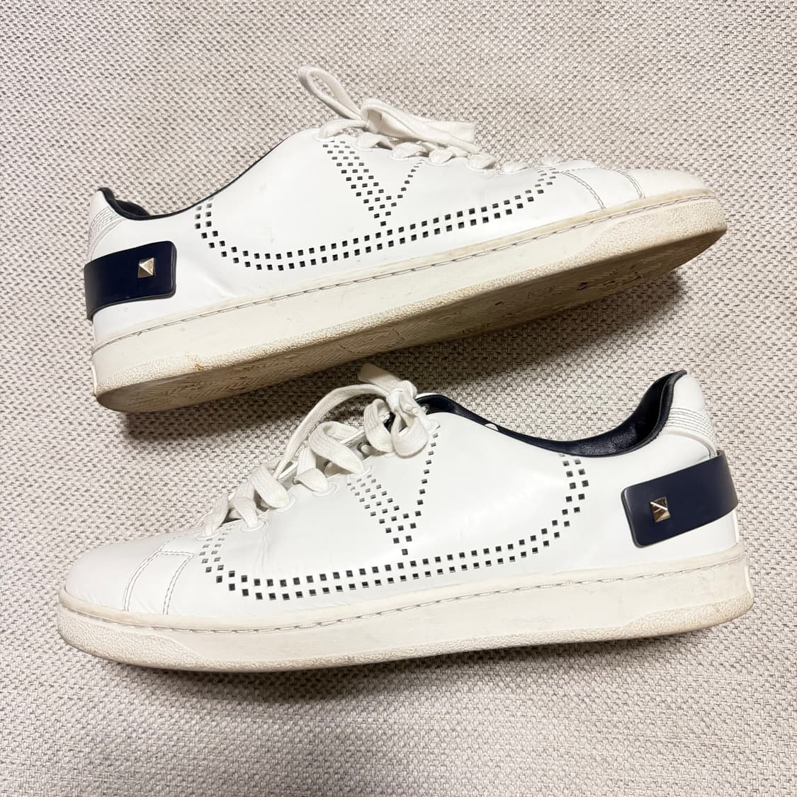 발렌티오 V로고 레더 스니커즈 상품이미지8