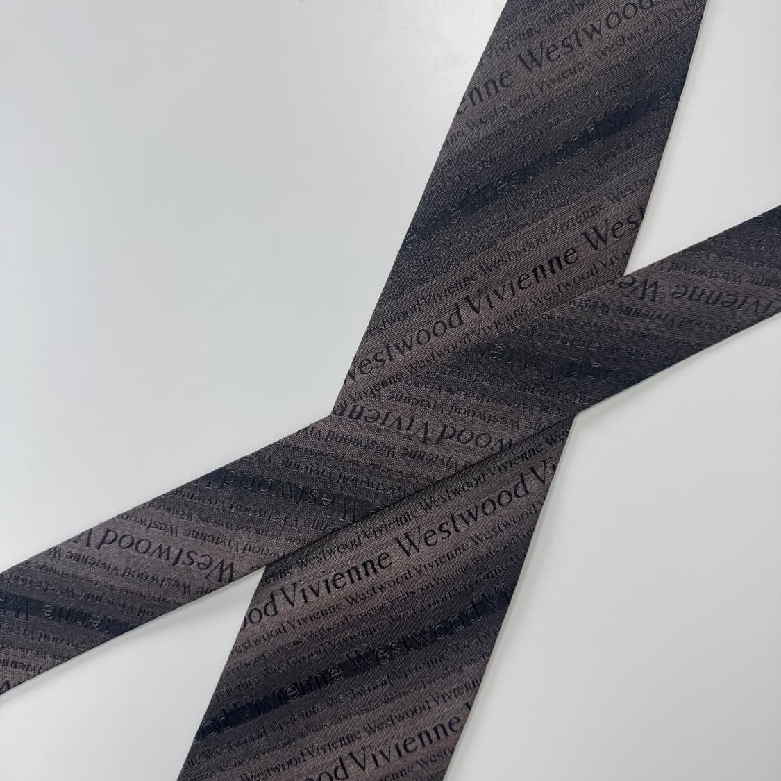 비비안웨스트우드 정품 명품 영문 모노그램 넥타이(Vivienne) 상품이미지4
