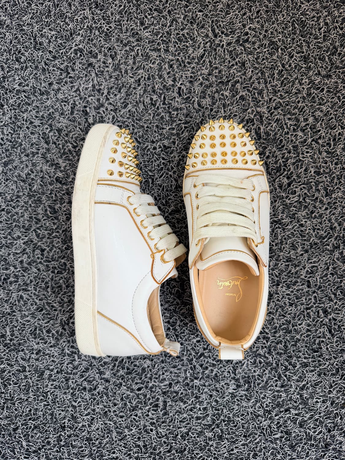 크리스찬 루부탱 루이스 주니어 스파이크 화이트 & 골드 상품이미지4