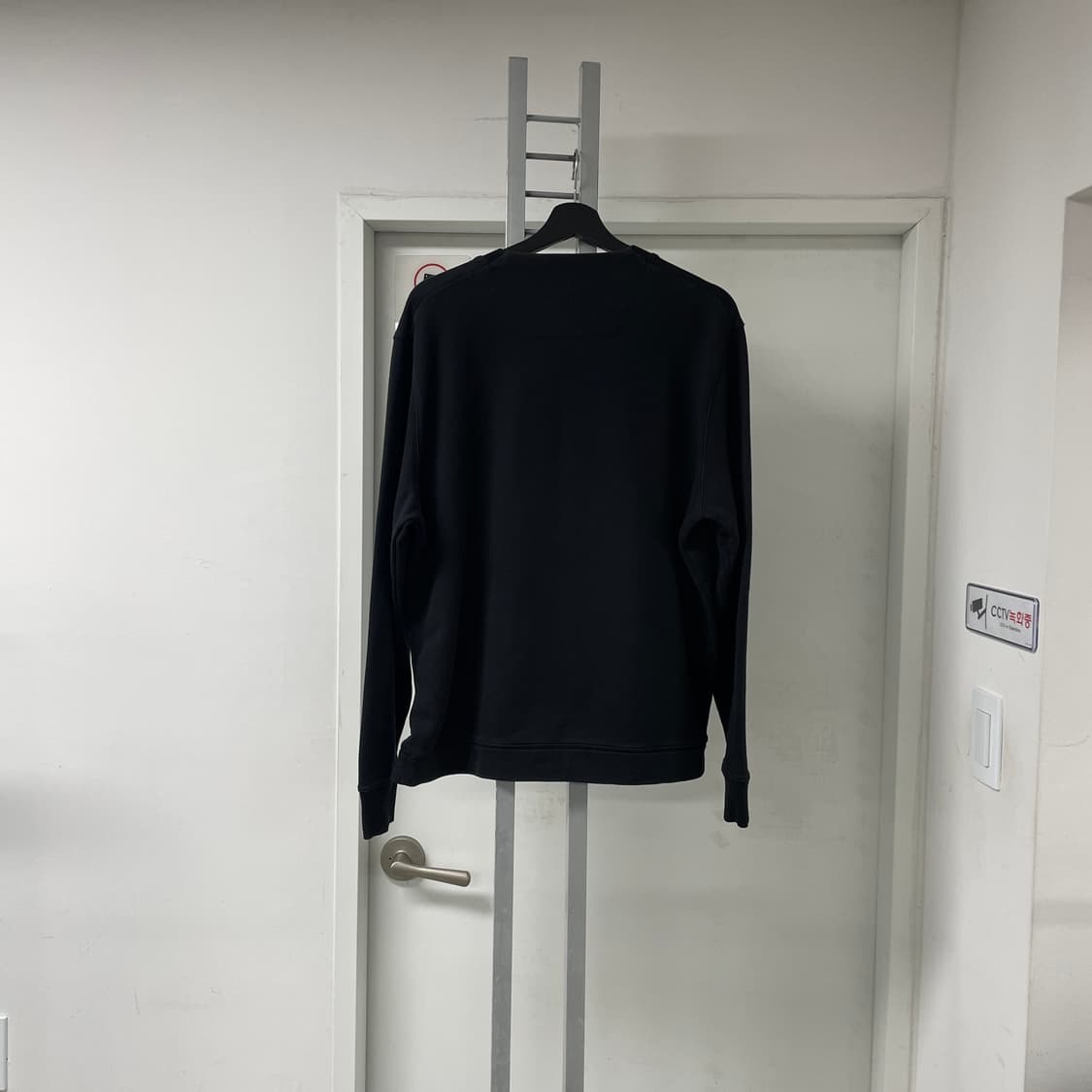 CP 컴퍼니 로고 블랙 맨투맨 105 상품이미지7